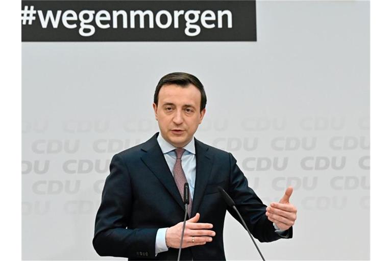 Mit Blick auf die sogenannte Maskenaffäre räumt Ziemiak ein, diese habe die CDU erschüttert. Foto: Tobias Schwarz/AFP Pool/dpa
