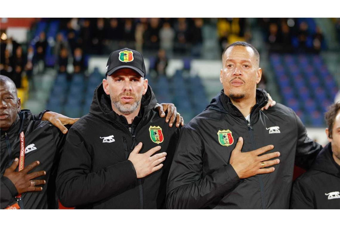 Mit Co-Trainer Grégory Verheyden für Mali beim Achtelfinale gegen Tunesien.