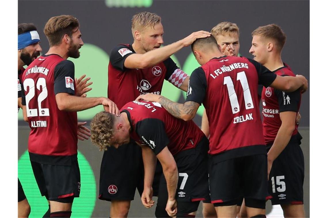 Mit dem 2:0-Sieg im Hinspiel haben die Nürnberger beste Aussichten sich gegen den FC Ingolstadt in der Relegation zu behaupten. Foto: Daniel Karmann/dpa