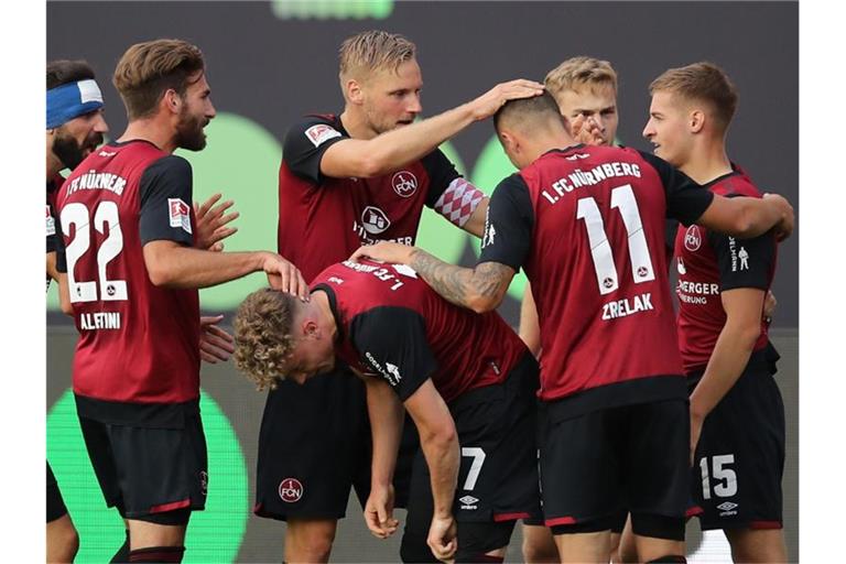 Mit dem 2:0-Sieg im Hinspiel haben die Nürnberger beste Aussichten sich gegen den FC Ingolstadt in der Relegation zu behaupten. Foto: Daniel Karmann/dpa