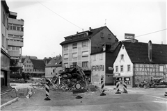Mit dem Abriss der Jersey-Boutique im Mai 1977 stand der neuen Grabenstraße nichts mehr im Weg. Hinter dem Bauschutt sieht man das Gebäude, in dem heutzutage die Bäckerei Scholl und das Modegeschäft Ananas sitzen. Foto: BKZ-Archiv