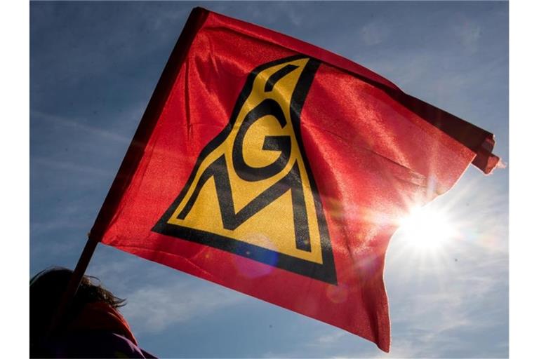 Mit dem Aktionstag wollte die IG Metall ihren Forderungen an die künftige Bundesregierung Nachdruck verleihen. Foto: Daniel Bockwoldt/dpa/Daniel Bockwoldt