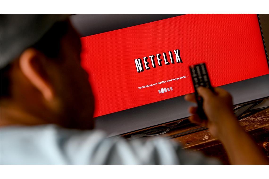 Mit dem Angebot der Streaming-Anbieter ist Binge-Watching zum gesellschaftlichen Phänomen geworden - mit gewissem Sucht-Potenzial.