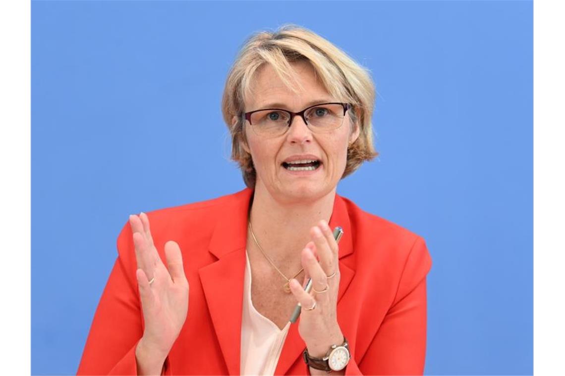 Karliczek will CO2-Preis bei Bedarf anziehen „Mit dem CO2-Preis haben wir ein wirkungsvolles Instrument geschaffen“, sagt CDU-Forschungsministerin Anja Karliczek. Foto: Soeren Stache/dpa-Zentralbild/dpa