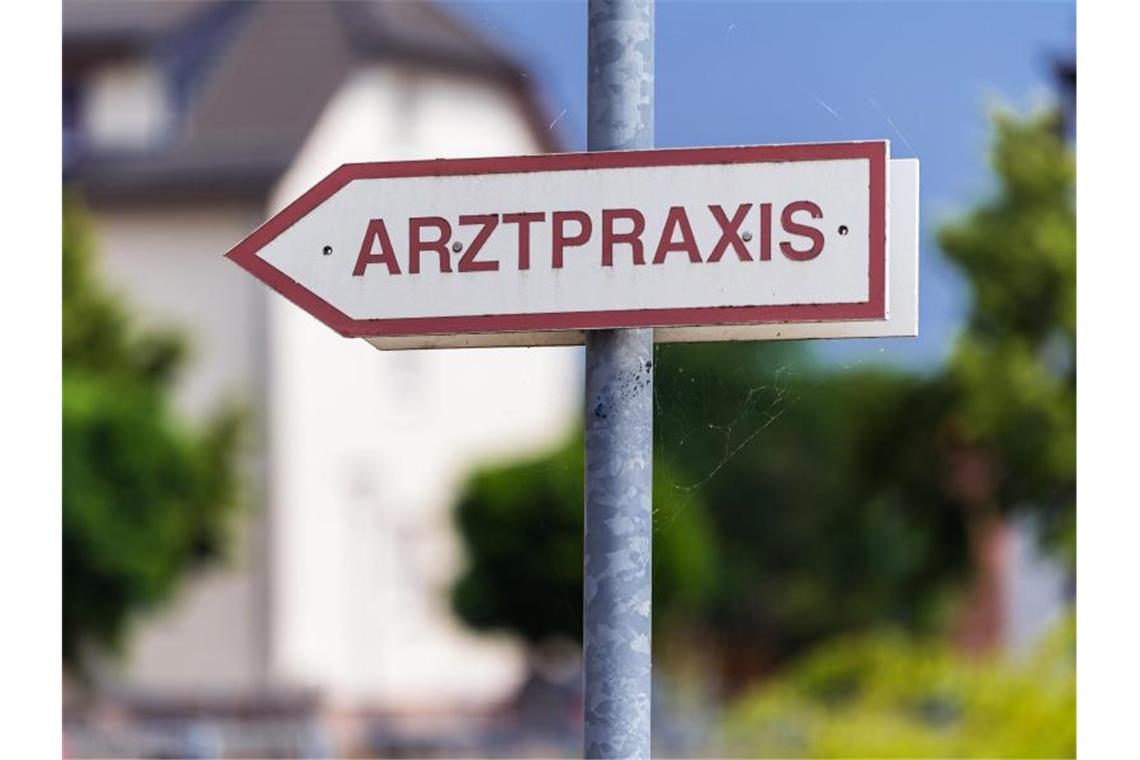 Impf-Geduld trotz Ende der Priorisierung nötig Mit dem Ende der Impf-Priorisierung erwarten die Arztpraxen in Deutschland einen großen Ansturm. Foto: Soeren Stache/dpa-Zentralbild/dpa