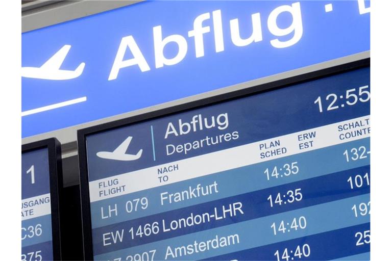 Mit dem Flugverkehr geht es wieder aufwärts - aber nicht schnell genug, meint der Dachverband der Fluggesellschaften (IATA). Foto: Judith Michaelis/dpa