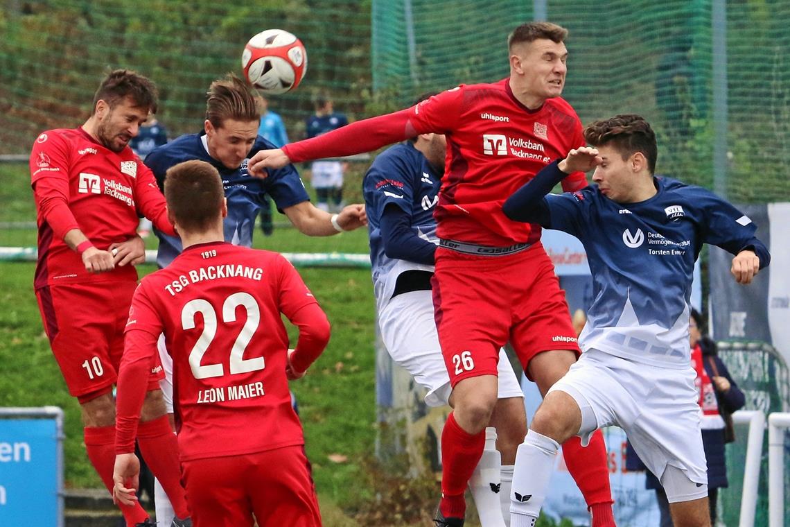 Mit dem Kopf war TSG-Torjäger Mario Marinic (links) in Pfullingen nicht erfolgreich, dafür aber mit einem tollen Fallrückzieher. Foto: A. Hornauer