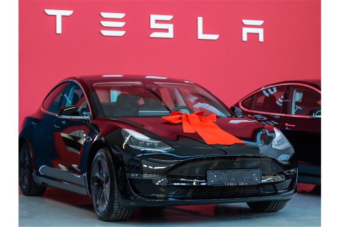 Hoffnung auf 8000 Jobs in Tesla-Fabrik bei Berlin Mit dem Model 3 will Tesla auch in Deutschland einen breiteren Markt erschließen. Foto: Silas Stein/dpa