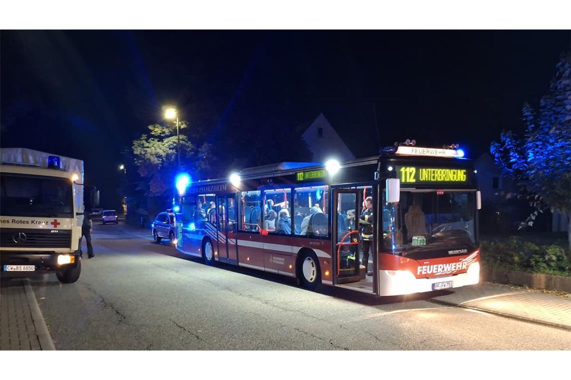 Mit dem Omnibus der BF Pforzheim wurden Patienten in andere Häuser verlegt. 