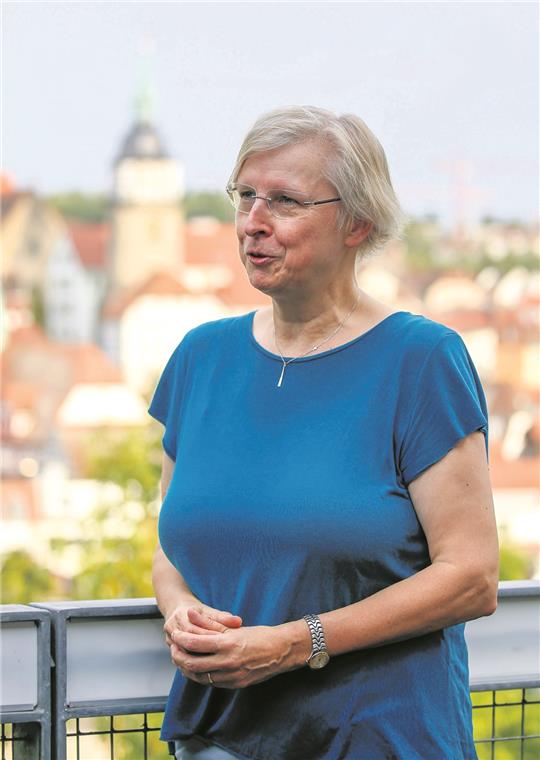 „Von unserer Seite ist nichts beerdigt“ Mit dem Stadtturm als Kulisse äußert sich Ute Ulfert auch zu den zahlreichen städtischen Bauprojekten: „Ich glaube nicht, dass wir es schaffen, alles auf einmal umzusetzen.“ Foto: A. Becher