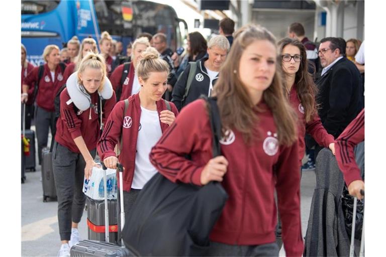Mit dem TGV reist das deutsche Frauen-Nationalteam von Rennes nach Valenciennes. Foto: Sebastian Gollnow