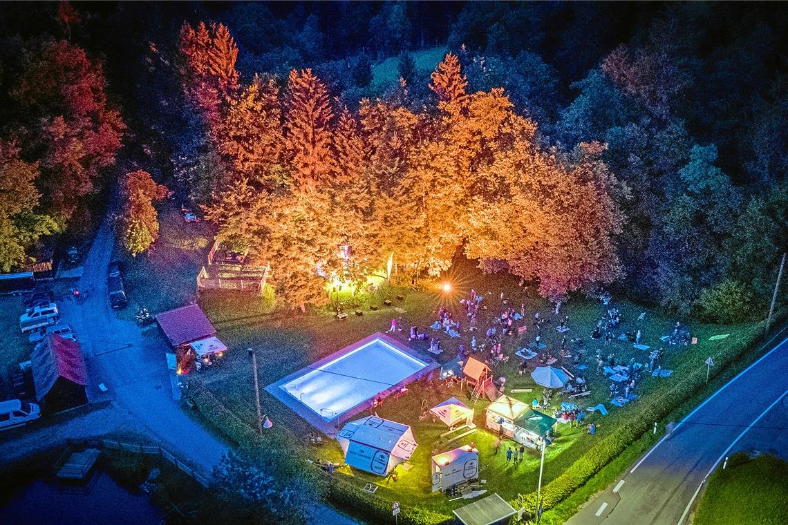 Mit dem Verein der Wasserfreunde Hinterwestermurr hat sich durchs Bergfestival eine tolle Kooperation ergeben. Auf dem Gelände des Bädles finden dieses Jahr nun zwei Konzerte statt.