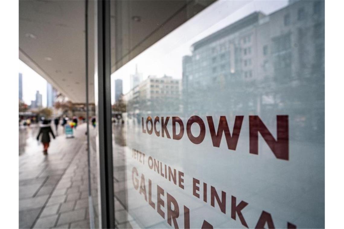 Anspruch auf Mietanpassung für Geschäftstreibende möglich Mit den behördlich angeordneten Schließungen waren vielen Geschäften die Einnahmen weggebrochen. Foto: Frank Rumpenhorst/dpa