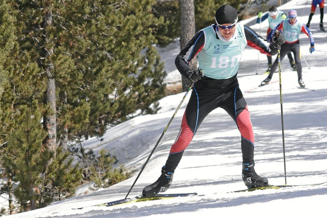 Rainer Kaupps großes Ziel ist derzeit nicht das Podest Mit den Langlaufski ist Rainer Kaupp immer noch fast der gesamten Konkurrenz voraus. Die Spitze seiner Altersklassenkonkurrenz war dem Backnanger bei den Titelkämpfen im italienischen Pragelato allerdings auf der Laufstrecke bereits weit enteilt. Foto: privat