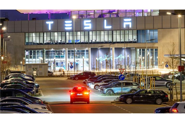 Mit den Neuzulassungen geht es bei Tesla steil bergab.