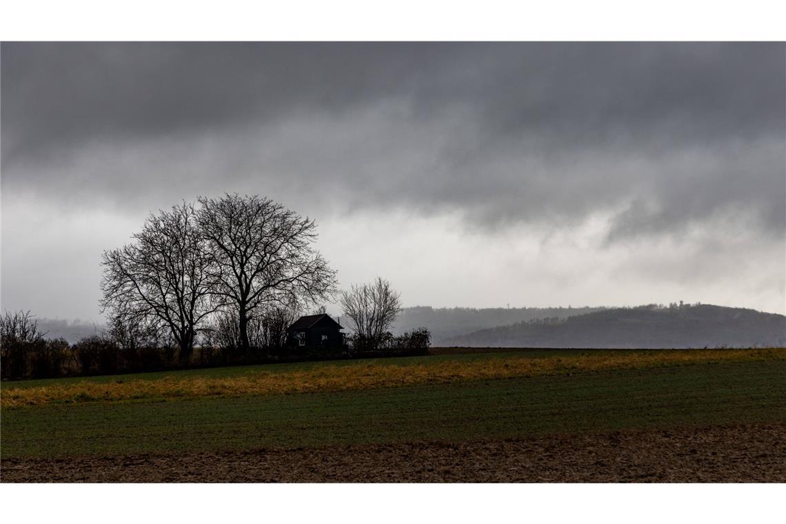 Mit den Temperaturen geht es imme weiter runter und die Sonne lässt sich kaum blicken (Symbolbild).