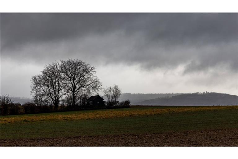 Mit den Temperaturen geht es imme weiter runter und die Sonne lässt sich kaum blicken (Symbolbild).