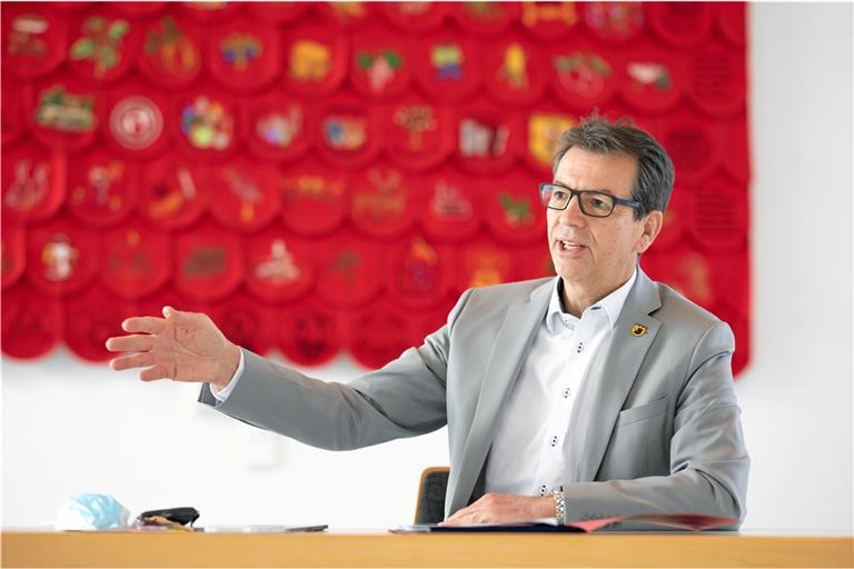 Mit der Arbeit des amtierenden Bürgermeisters Karl Ostfalk sind viele Bürger nicht ganz einig. Foto: A. Becher