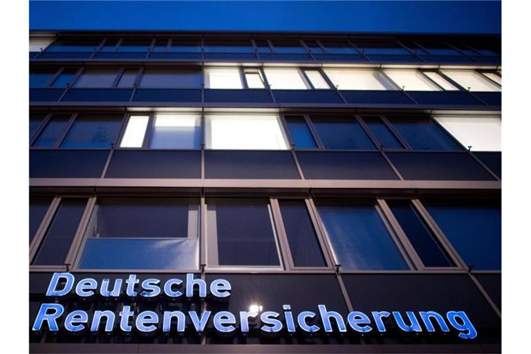 Mit der Grundrente sollen Menschen, die trotz langer Beitragszeit nur eine Rente unterhalb der Grundsicherung bekommen, einen Zuschlag erhalten. Foto: Julian Stratenschulte