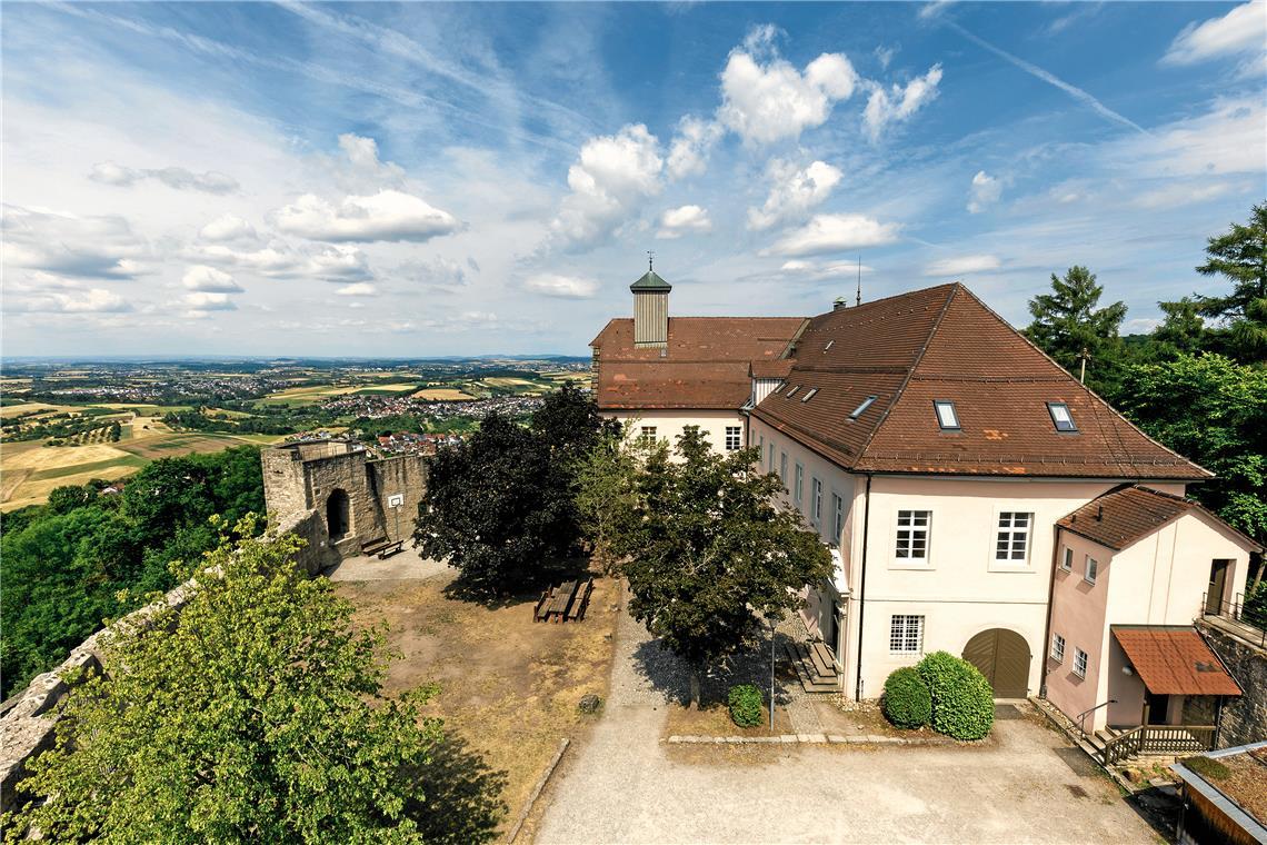 Der passende Ort im Raum Backnang für den schönsten Tag Mit der imposanten Erscheinung und der schönen Aussicht von Schloss Ebersberg starten viele Paare gerne in die Ehe. Fotos: Alexander Becher