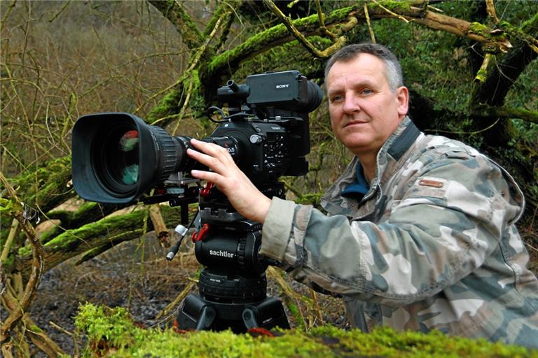 Mit der Kamera in der Hand zählt der 52-jährige Klaus Weißmann zu den besten und bekanntesten deutschen Naturfilmern. Foto: privat