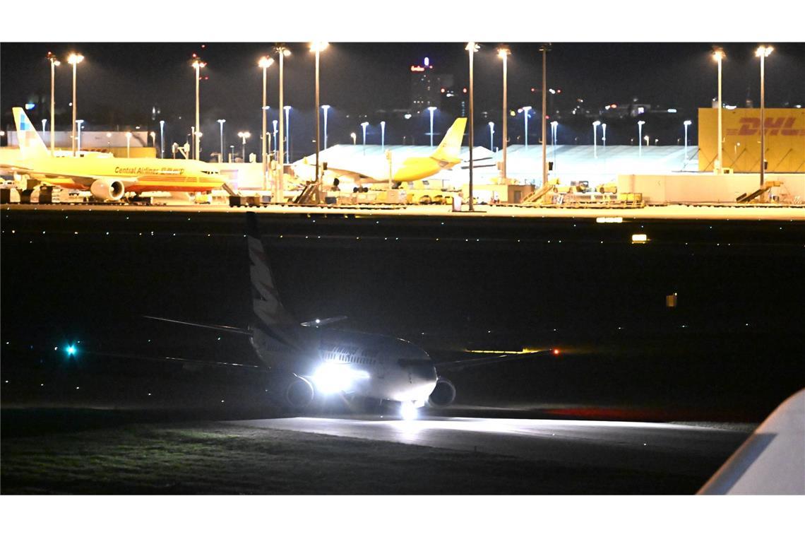 Flieger gelandet - Deutschland nimmt weitere Afghanen auf