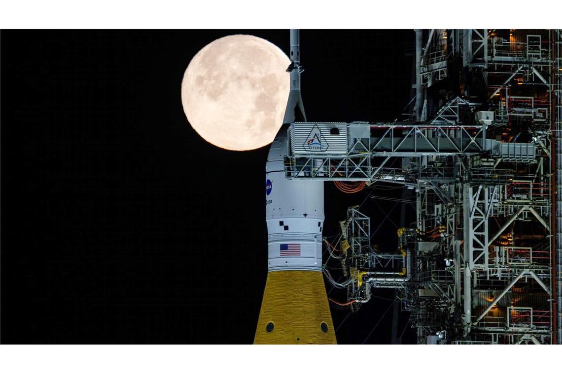 Mit der Mission "Artemis 2" sollen vier Astronauten bald in Richtung Mond fliegen. (Archivbild)