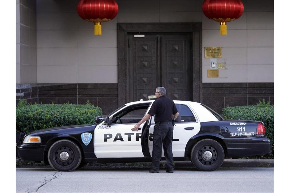 Mit der Schließung des chinesischen Konsulats in Houston verschärfen sich die Spannungen zwischen den USA und China deutlich. Foto: David J. Phillip/AP/dpa