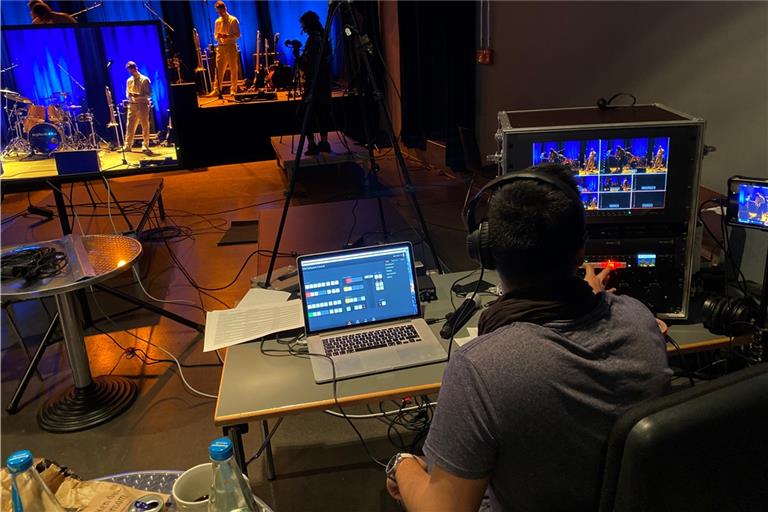 Mit digitalen Angeboten versuchen Parteien und Kandidaten, die Menschen in der Pandemie zu erreichen. Die Grünen haben dafür sogar eine fernsehtaugliche Wahlkampfshow im Waiblinger Kulturhaus Schwanen produziert.Foto: Bündnis 90/Die Grünen