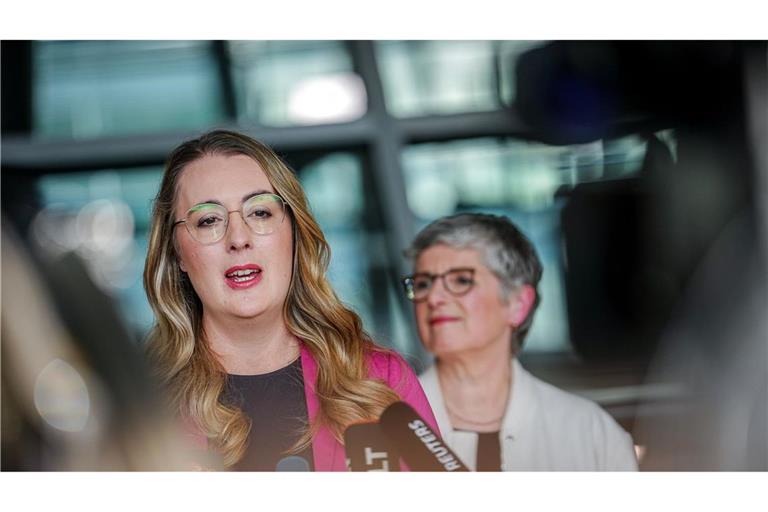 Mit eindeutigen Worten: die Grünen-Fraktionschef Katharina Dröge und Britta Haßelmann im Bundestag