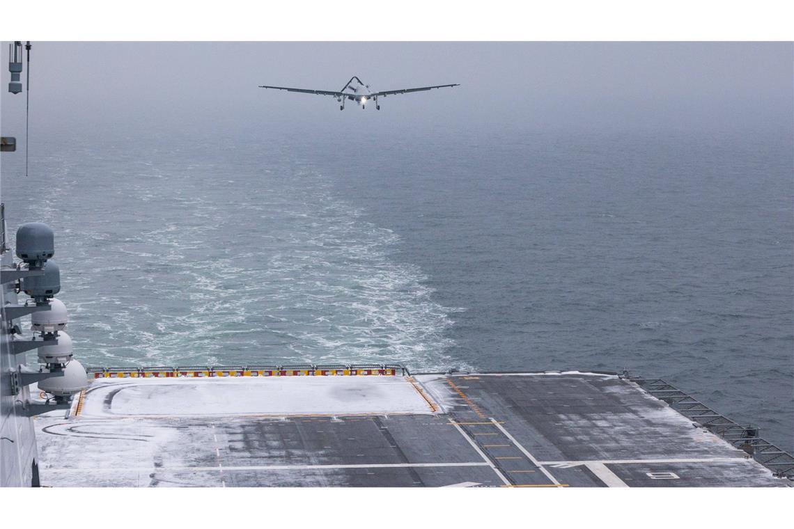 Mit einem Großmanöver zeigt die Nato, wie europäische Verbündete die Ostflanke auch direkt über schon bedrohte Strandabschnitte verstärken (Symbolfoto).