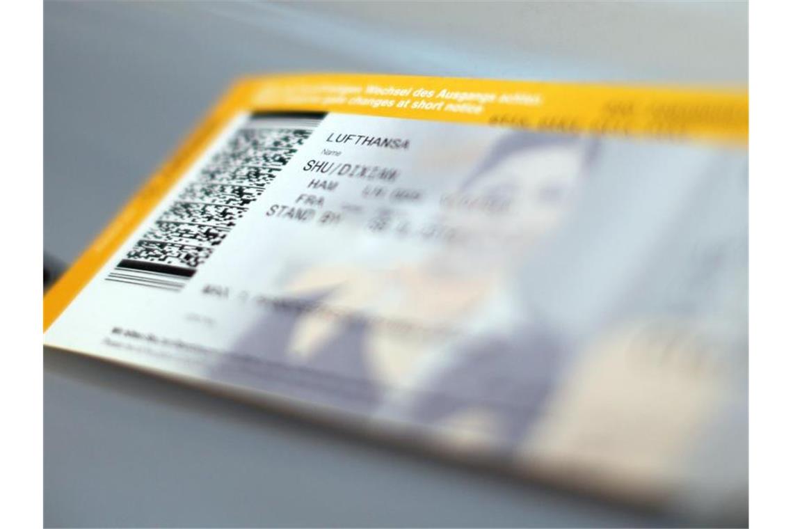 Mit einem Gutschein könnten Fluggesellschaften und Reiseveranstalter in der Corona-Krise finanziell entlastet werden. Foto: Malte Christians/dpa