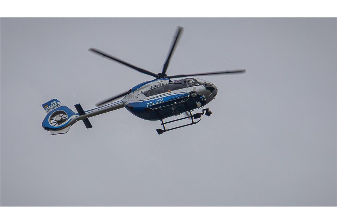 Mit einem Hubschrauber hat die Polizei im Ostalbkreis am Donnerstag nach einem Einbrecher gesucht (Symbolfoto).