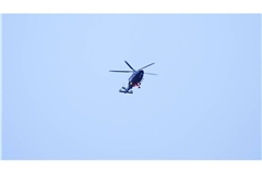 Mit einem Hubschrauber hatte die Polizei nach einem 77-Jährigen gesucht – der Mann wurde tot aufgefunden (Archivbild).