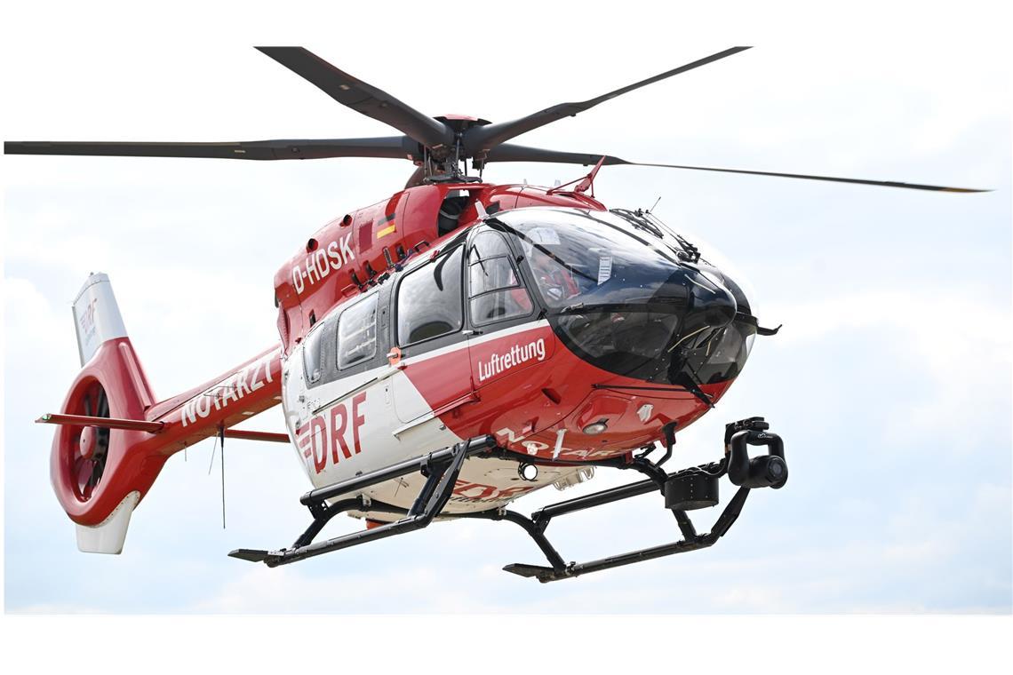 Mit einem Rettungshubschrauber wurde der Junge in eine Klinik geflogen. (Symbolbild)