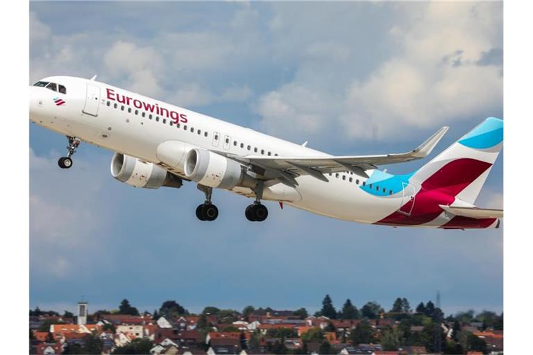 Mit einem Sanierungs-Tarifvertrag haben die Fluggesellschaft Eurowings und die Gewerkschaft Verdi rund 2000 Arbeitsplätze bei der Lufthansa-Tochter gesichert. Foto: Christoph Schmidt/dpa