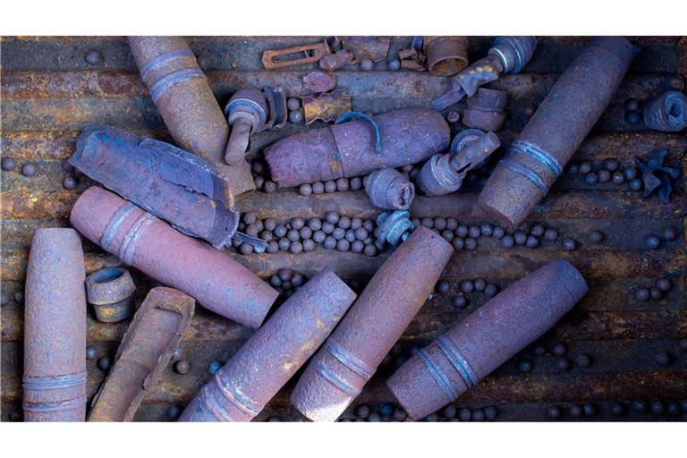 Mit einem Weltkriegsgeschoss im Gesäß hat ein junger Mann in Frankreich einen Einsatz des Kampfmittelräumdienstes in einer Klinik ausgelöst. (Symbolbild)