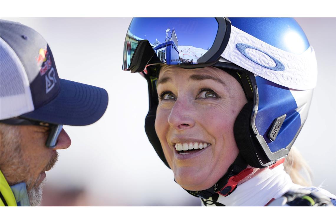 Comeback mit 40: Lindsey Vonn rast in Weltcup-Punkte Mit einen glücklichen Lächeln reagiert Lindsey Vonn auf ihr Weltcup-Comeback.