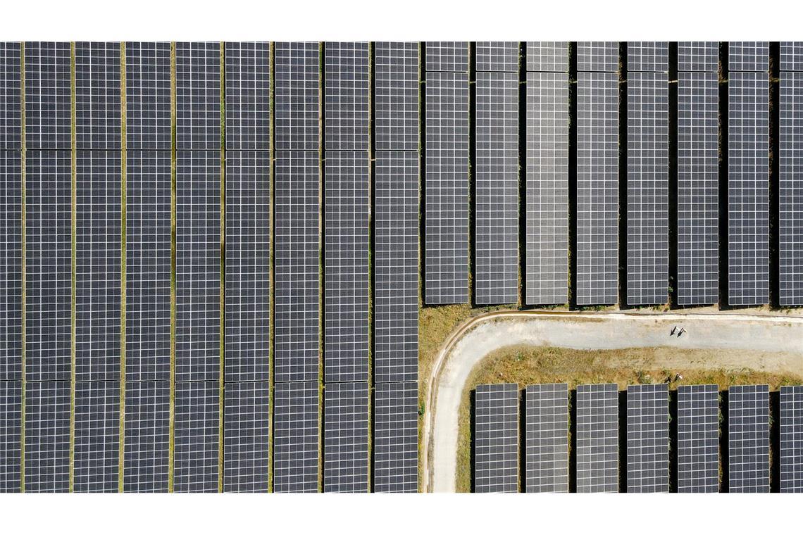 Bilder des Tages Mit einer Drohnen-Luftaufnahme ein Blick auf Iberdrolas ersten Solarpark einer Fläche von rund 65 Fußballfeldern.