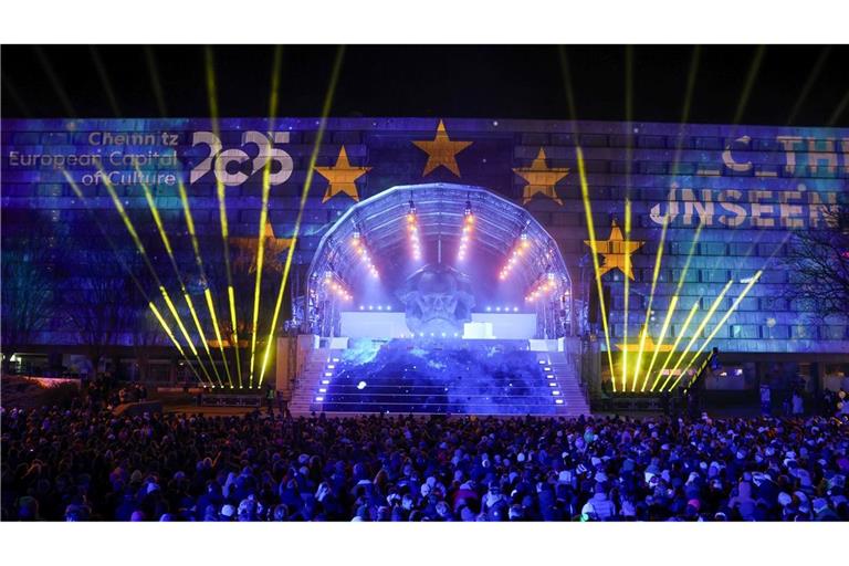 Mit einer großen Show am Karl-Marx-Monument war im Januar das Jahr als Kulturhauptstadt Europas 2025 eröffnet worden (Archivbild)