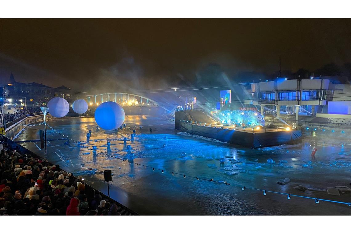 Mit einer Open-Air-Show am innerstädtischen Ufer des Flusses Emajõgi eröffnet Tartu feierlich sein Programm als Europäische Kulturhauptstadt 2024.