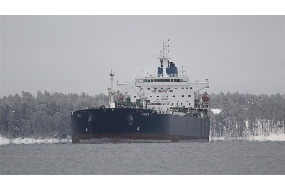 Kiew fordert Halbierung des Preisdeckels für russisches Öl Mit einer Schattenflotte an Tankern versucht Russland die Beschränkungen für seinen Ölexport zu umgehen. (Archivbild)