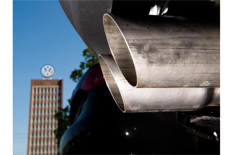 Mit einer weiteren Anklage weitet sich der Kreis der Beschuldigten im VW-Abgasskandal noch einmal aus. Foto: Julian Stratenschulte/dpa