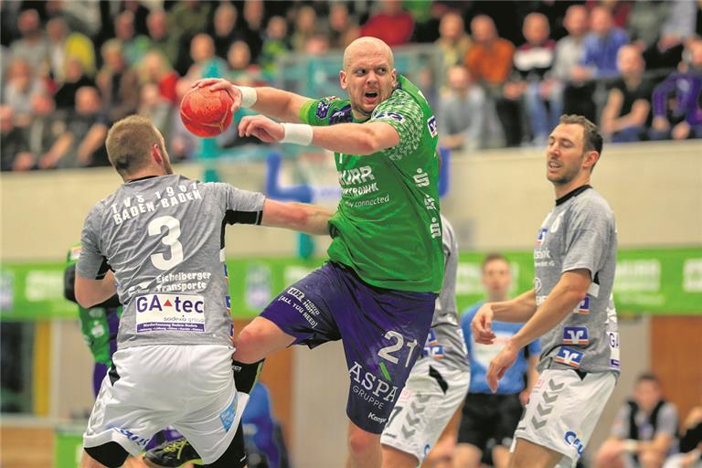Mit elf Toren überragender Schütze beim wichtigen Sieg der Hausherren: Evgeni Prasolov. 36:33 gewann der Handball-Drittligist den Abstiegskampf gegen Schlusslicht Baden-Baden. Foto: A. Becher