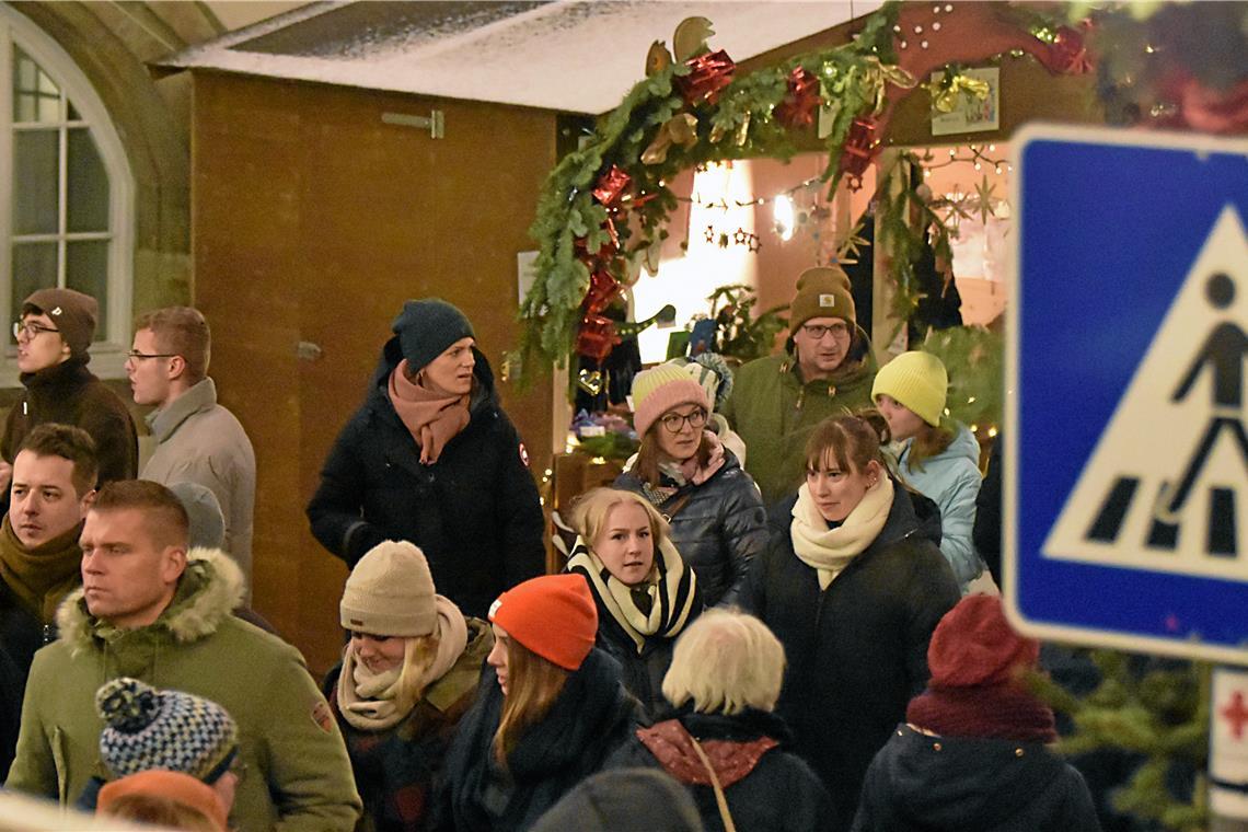 Mit Freuden, Freundinnen und Bekannten die Adventsstimmung aufsaugen. „Alle Jahr...