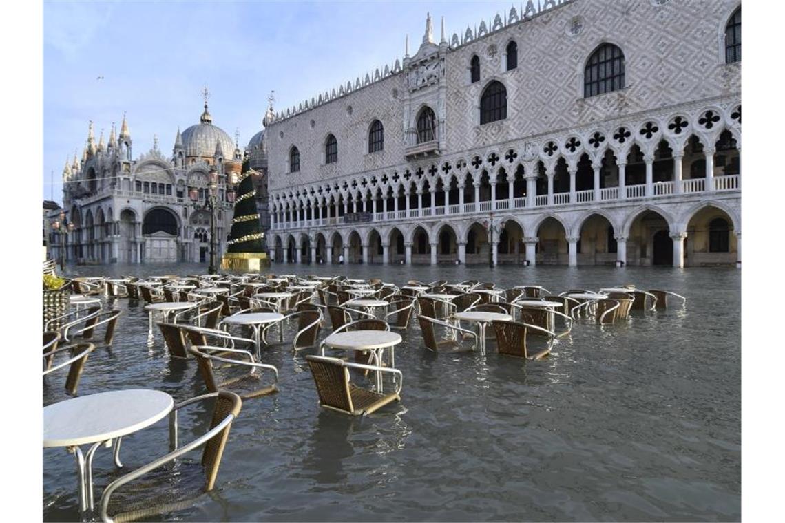 Hochwasserpegel in Venedig weiterhin hoch