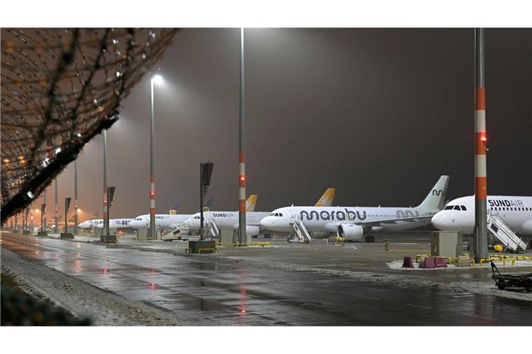 Mit geringeren Steuern und Gebühren könnte sich das Flugangebot vergrößern. (Symbolbild)