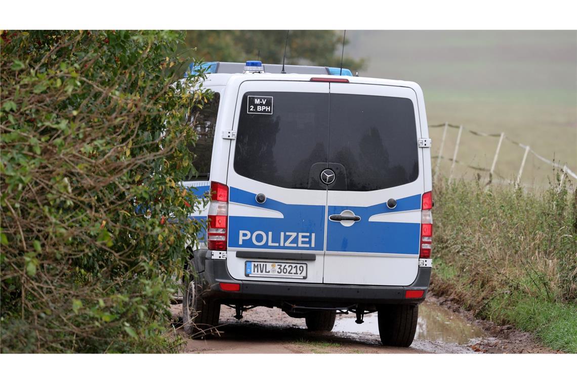 Kinderleiche bei Güstrow: Was wir wissen und was nicht Mit großer Anstrengung suchte die Polizei nach dem Jungen.
