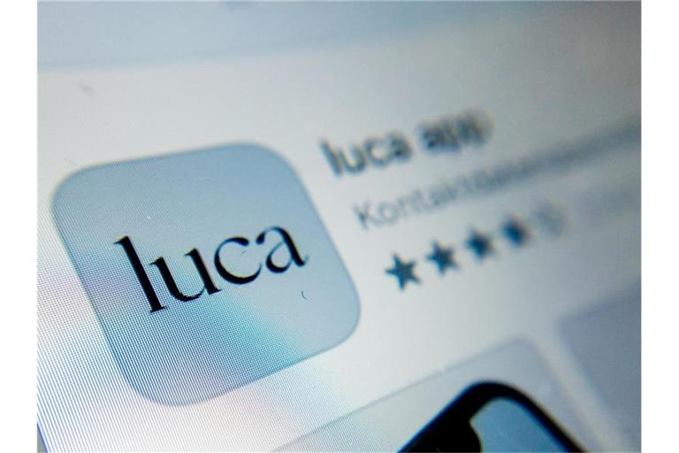Mit Hilfe der Luca-App können Gesundheitsämter bei der Kontaktaufnahme zwischen zwei verschiedenen Abstufungen auswählen. Foto: Christoph Soeder/dpa
