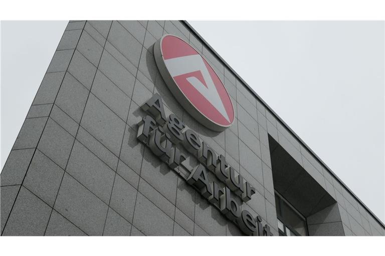 Mit Hilfe und Härte sollen die Behörden den Hilfebeziehenden begegnen. (Archivfoto)